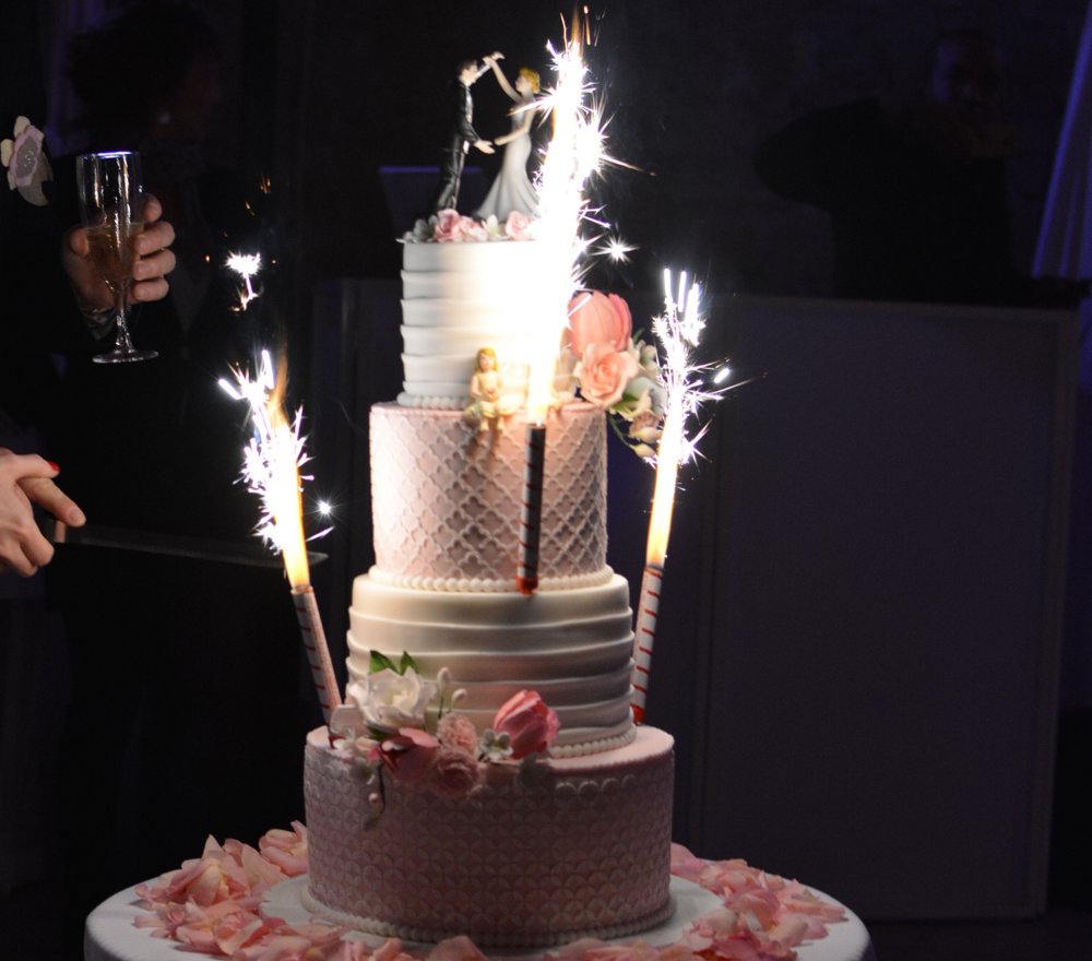Magnifique wedding cake rose et blanc